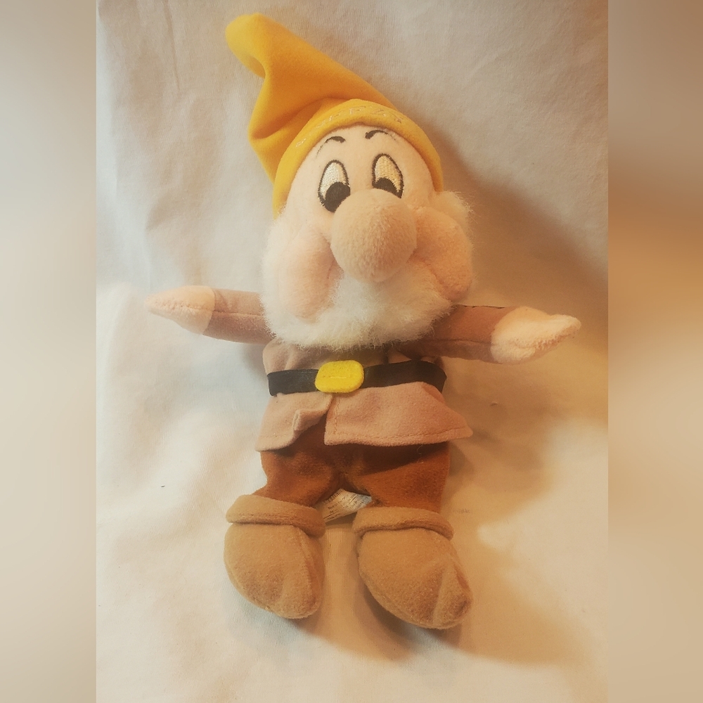 Sneezy Snow White & The Seven Dwarf Vtg Walt Disney 8" Collectible Plush Figure